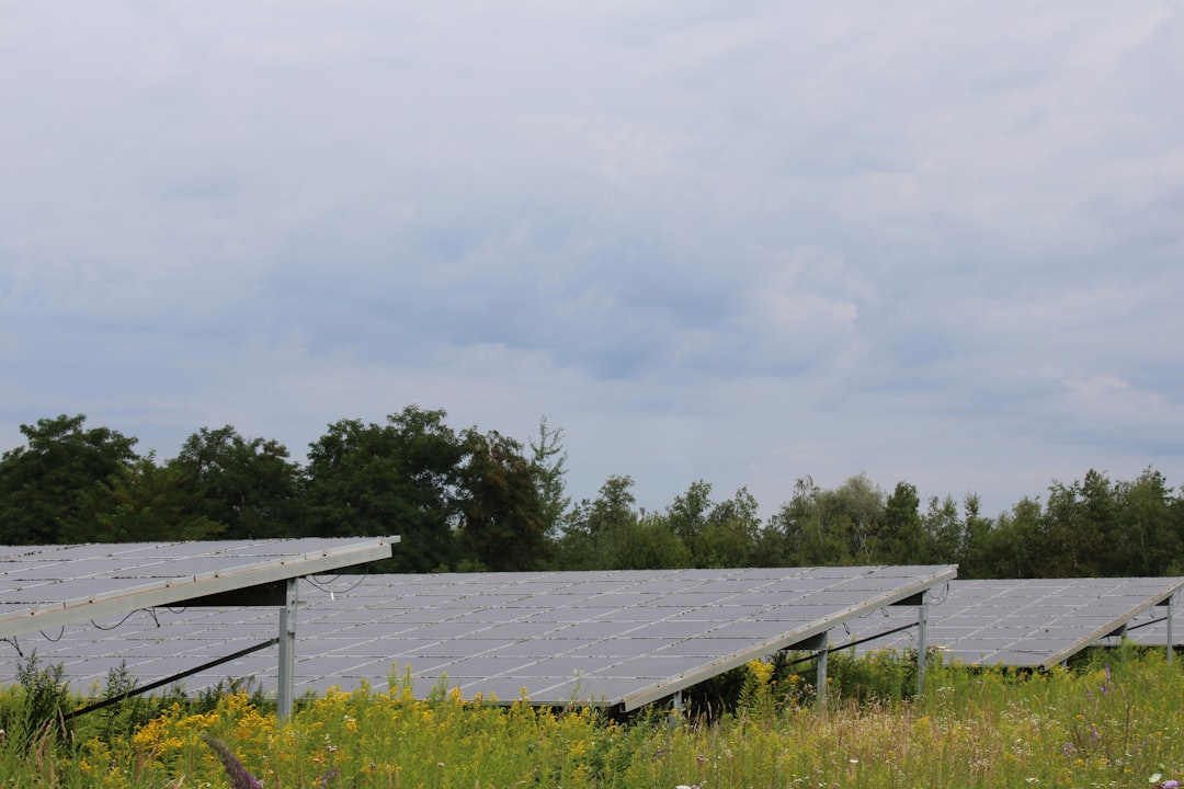 Team von RhiecoSolar bei der Planung einer Solaranlage